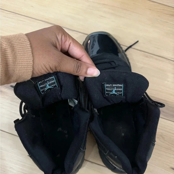 AIR JORDAN 11 RETRO - Picture 11 of 11